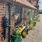 Yarm Sleeping 12 Next To Fox Covert Pub 3*
