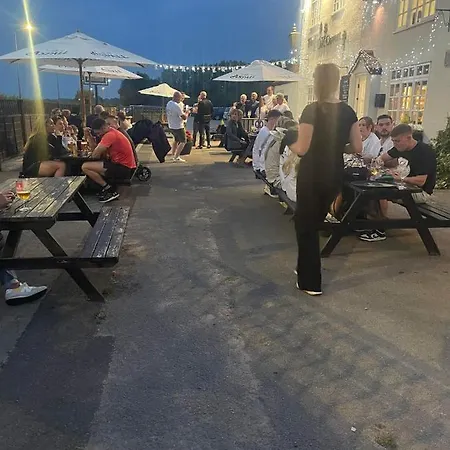 Yarm Sleeping 12 Next To Fox Covert Pub 3* Kirklevington