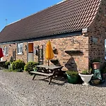 Yarm Sleeping 12 Next To Fox Covert Pub Kirklevington